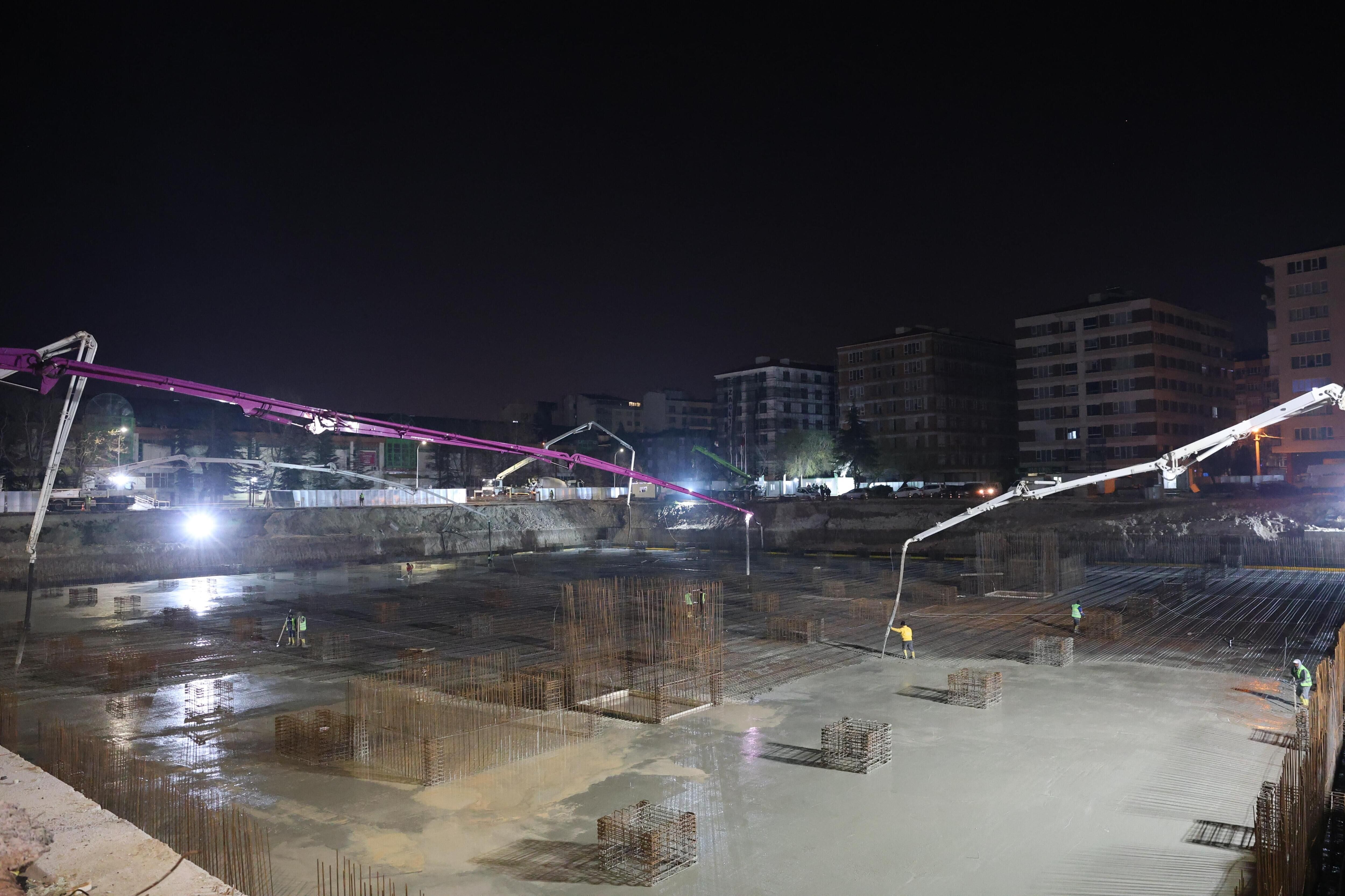 Kurtuluş Pazar Yeri’nde 5 Bin Metreküp Beton Döküldü (9)