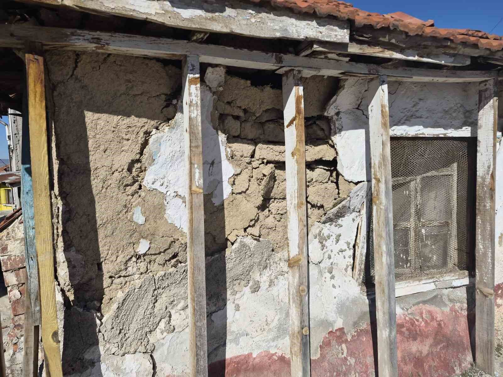 Mahalleli Tedirgin Metruk Evler Önlem Bekliyor (1)