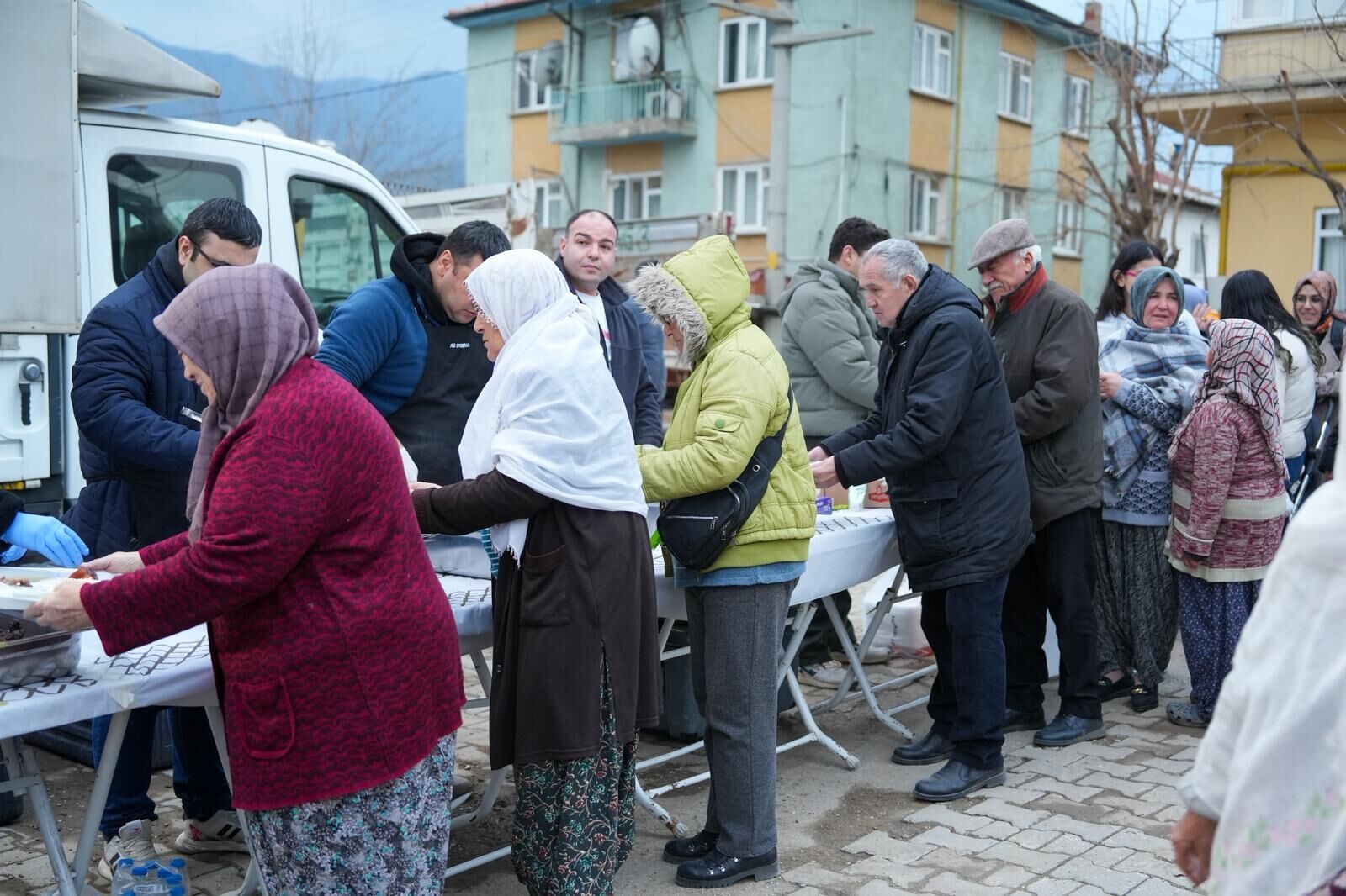 Mihalgazi’de Büyükşehir’in İftar Sofrası Yoğun İlgi Gördü (6)