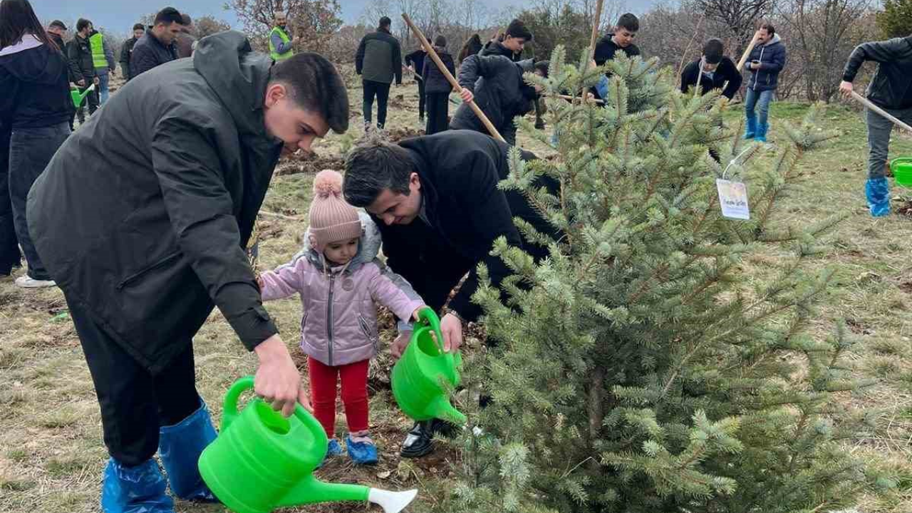 Mihalıççık’ta Doğaya 100 Yeni Nefes