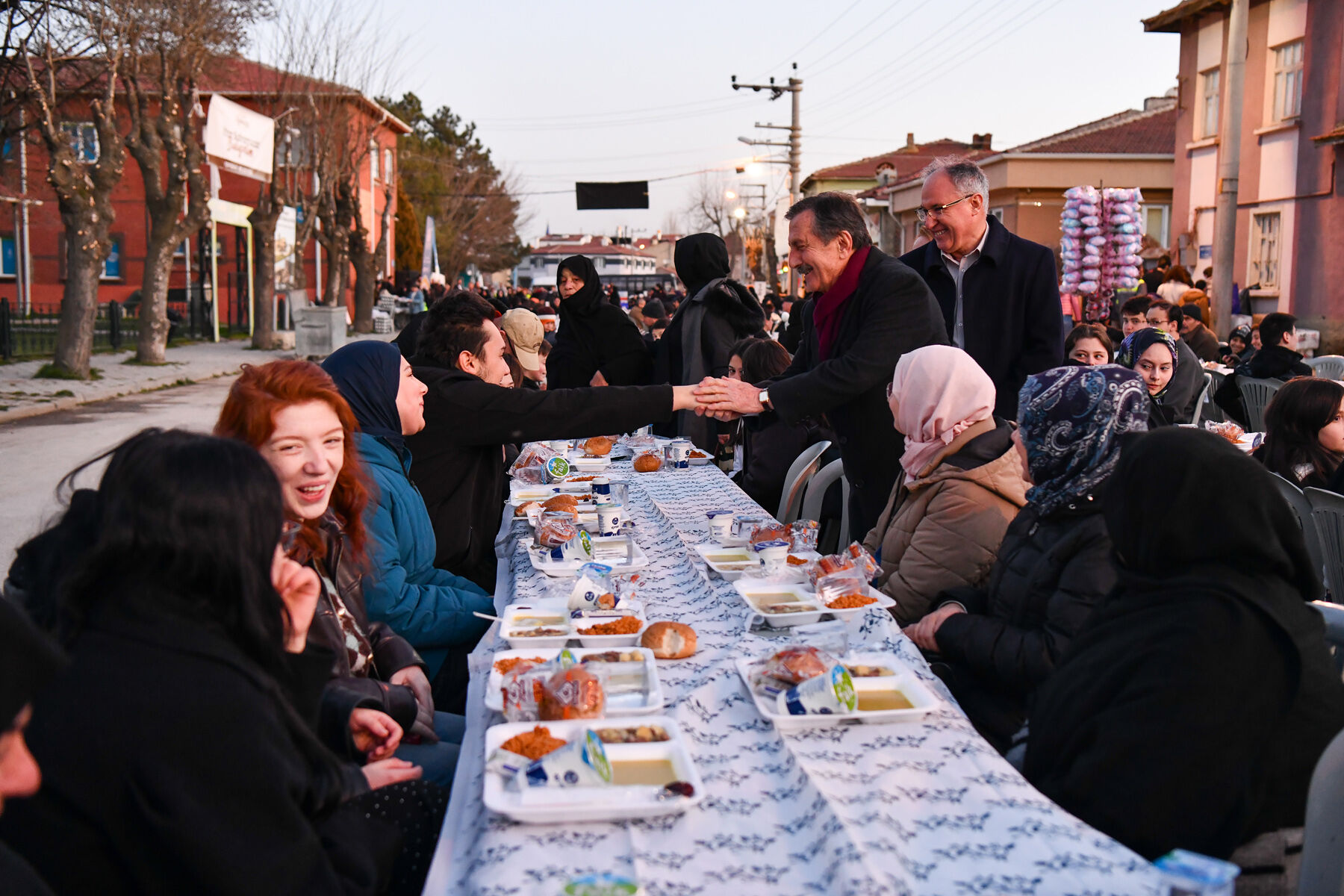 Muttalip’te Ramazan Sofrasında 2 Bin Kişi Buluştu (1)