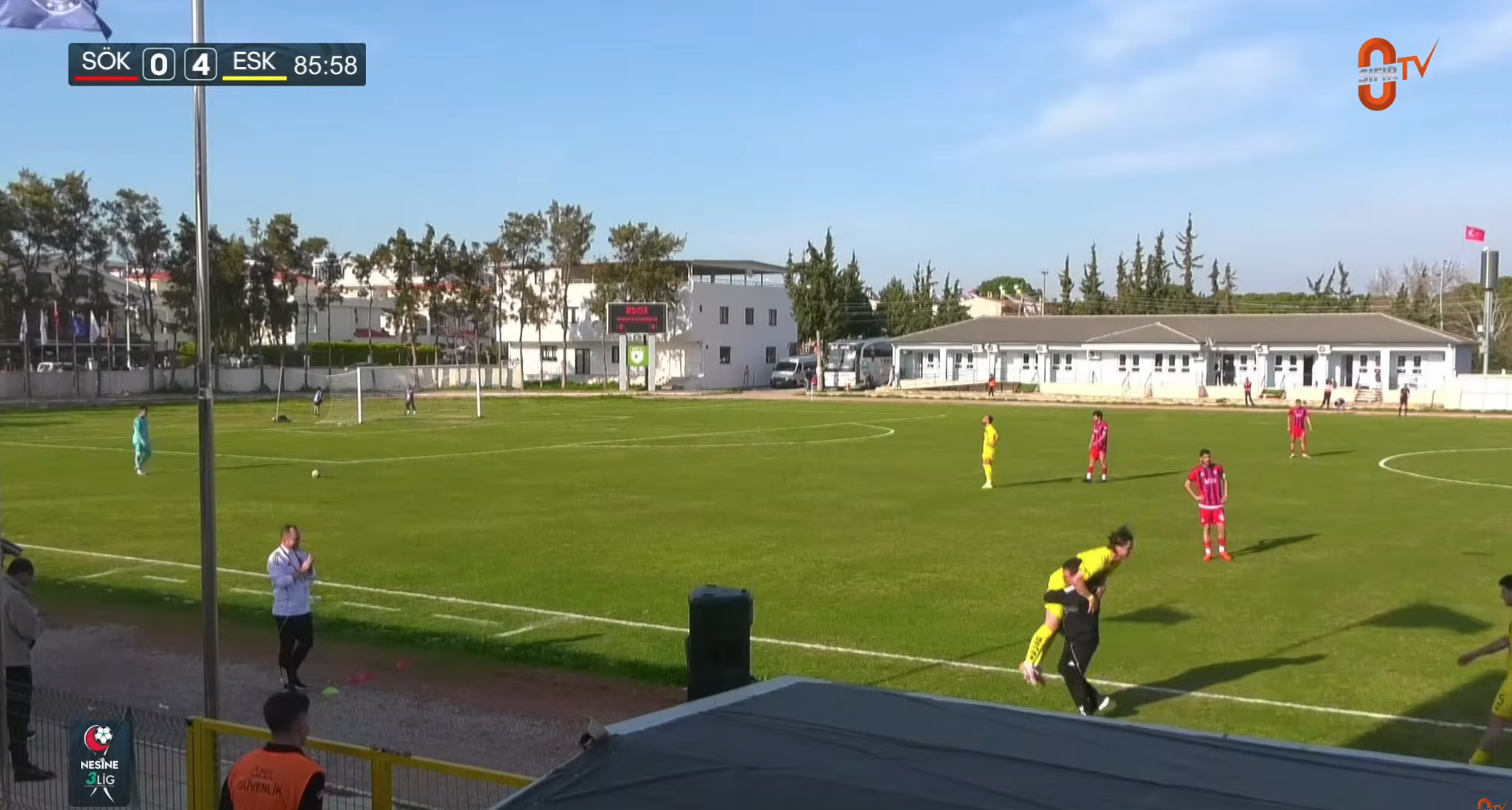 Omuzlarda Neden Taşındı