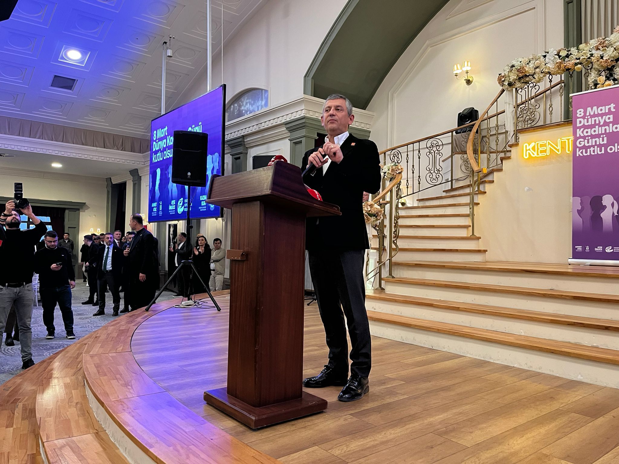 Özgür Özel Eskişehirli Kadınlarla İftarda Buluştu (6)