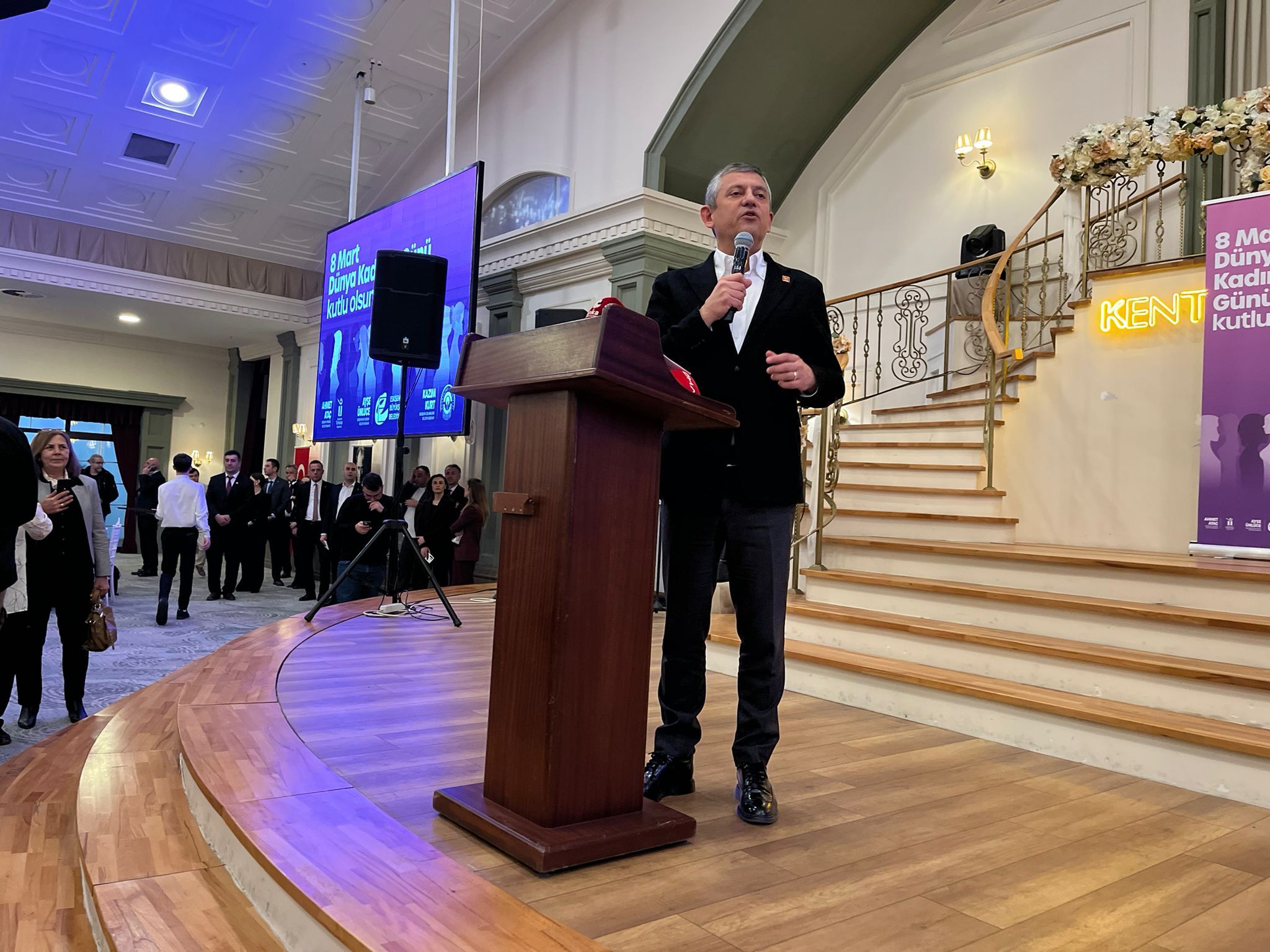 Özgür Özel Eskişehirli Kadınlarla İftarda Buluştu (9)