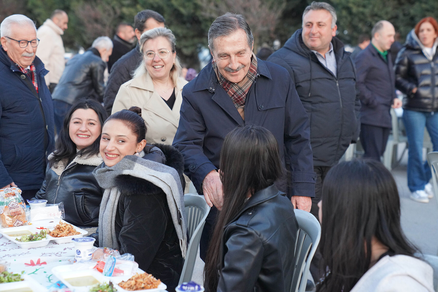 Tepebaşı Belediyesi’nden 3 Bin Kişilik Sokak İftarı (4)