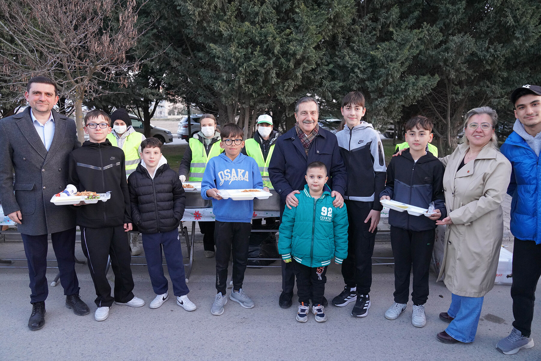 Tepebaşı Belediyesi’nden 3 Bin Kişilik Sokak İftarı (7)