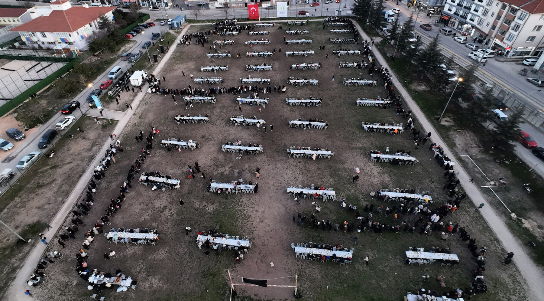 Tepebaşı’ndan Geleneksel Sokak İftarı.