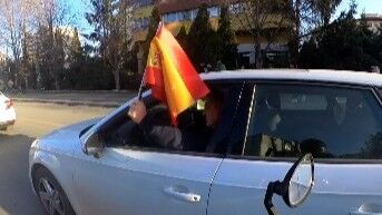 Trafikte Türk Ve İspanya Bayraklı İlginç An.