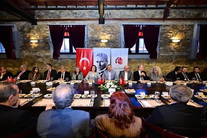 Vali Yılmaz Mülki İdare Ailesiyle İftarda.-1