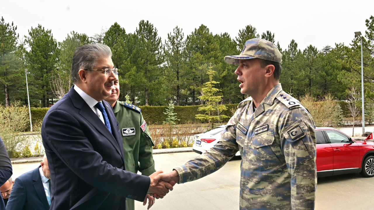 Vali Yılmaz’dan Askerlere Bayram Ziyareti (3)