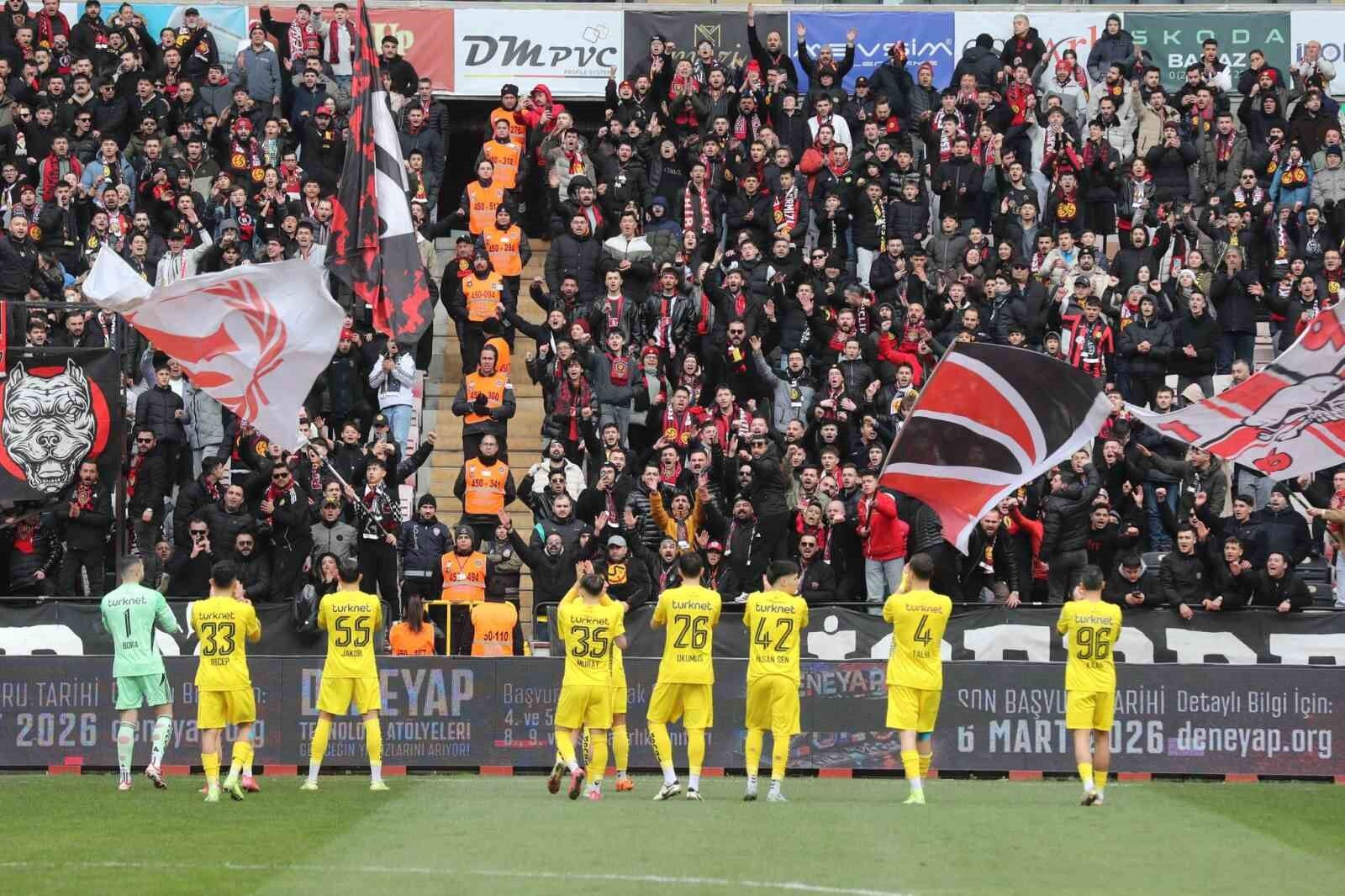 Vali Yılmaz’dan Eskişehirspor’a Tribün Desteği (1)-1