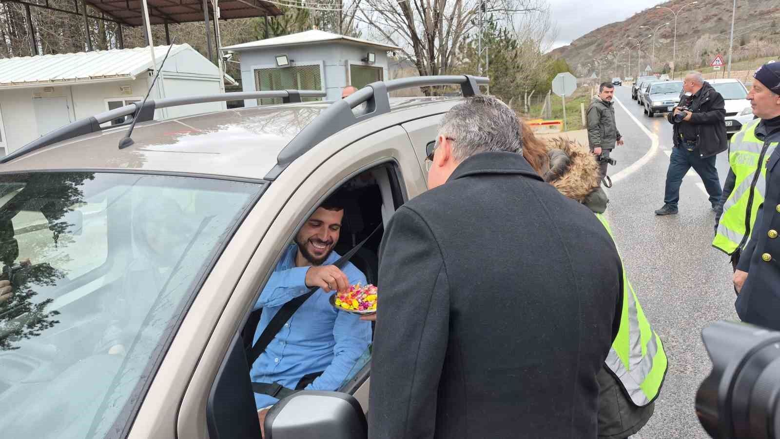 Yollarda Bayram Mesaisi Vali Yılmaz'dan Kritik Uyarı (2)