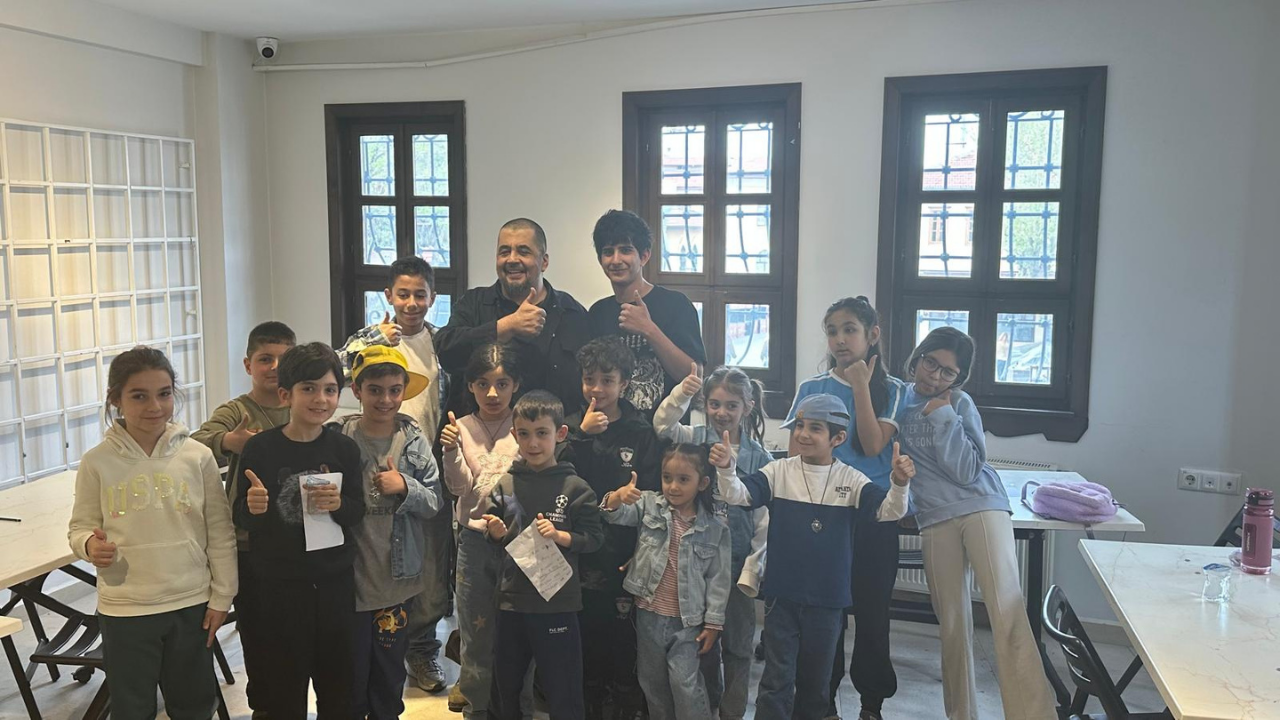 23 Nisan'da Çocuklar Rap Atölyesinde Kendi Şarkılarını Yazdı (1)