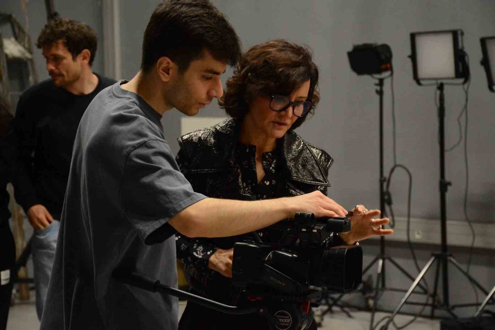 Anadolu Üniversitesi'nde Yönetmen İncekol Öğrencilerle Bir Araya Geldi (1)