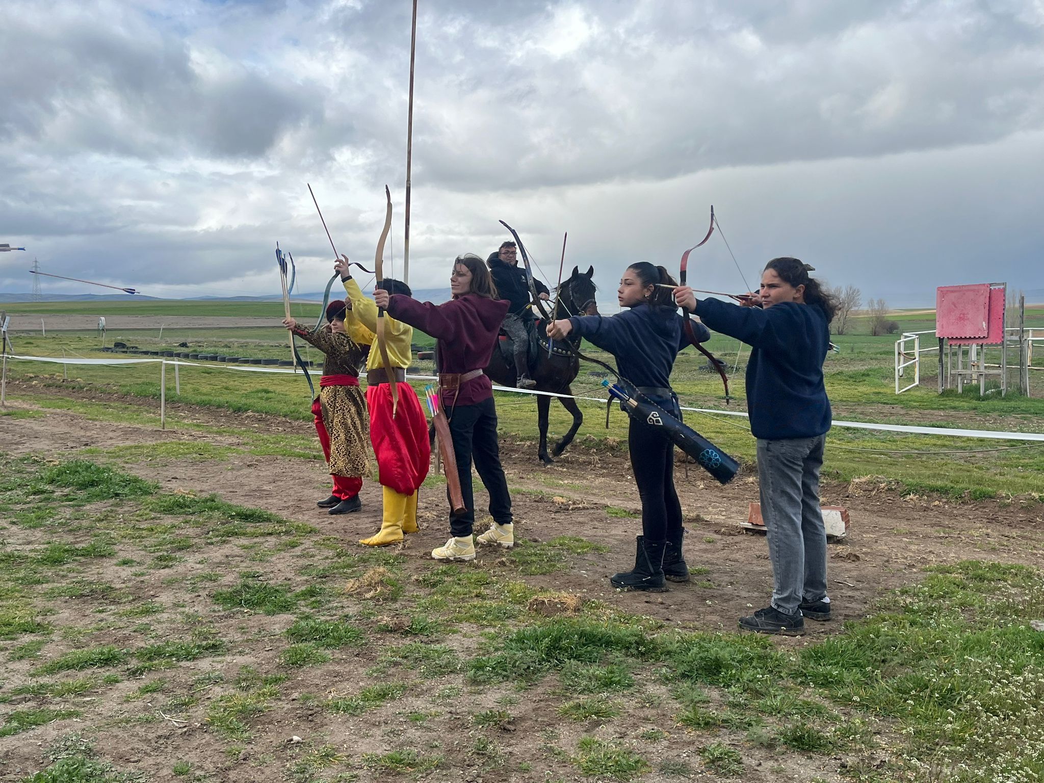 At Ve Ok Nesiller Boyu Türk Kültüründe Yaşatılıyor (13)