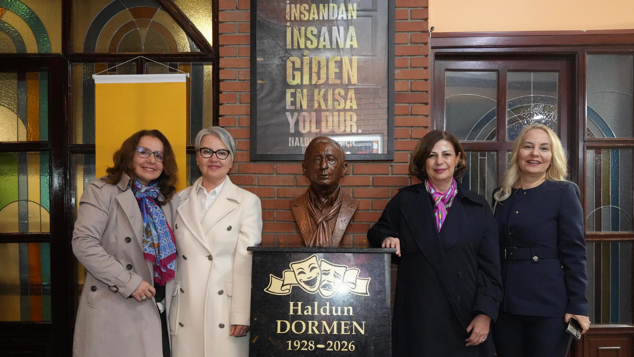 Başkan Ünlüce “Unutmak” Oyununu Izledi (2)-1