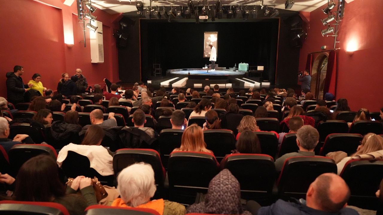 Başkan Ünlüce “Unutmak” Oyununu Izledi (4)