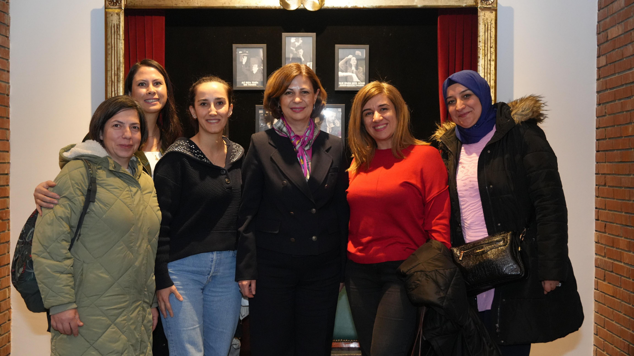 Başkan Ünlüce “Unutmak” Oyununu Izledi (5)-2