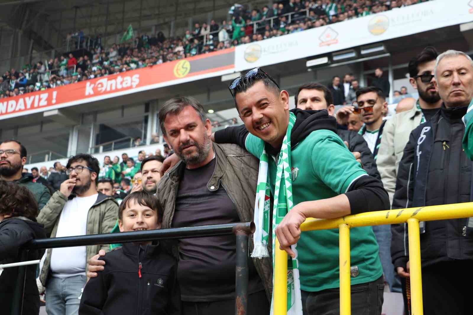 Bursaspor Taraftarı Eskişehir’de Tribünleri Coşturdu (2)