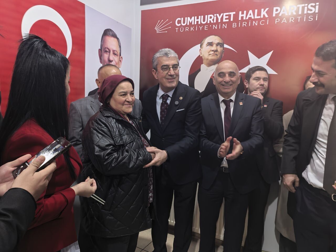 Chp Emek Mahallesi’nde Rozet Töreni Düzenledi (5)