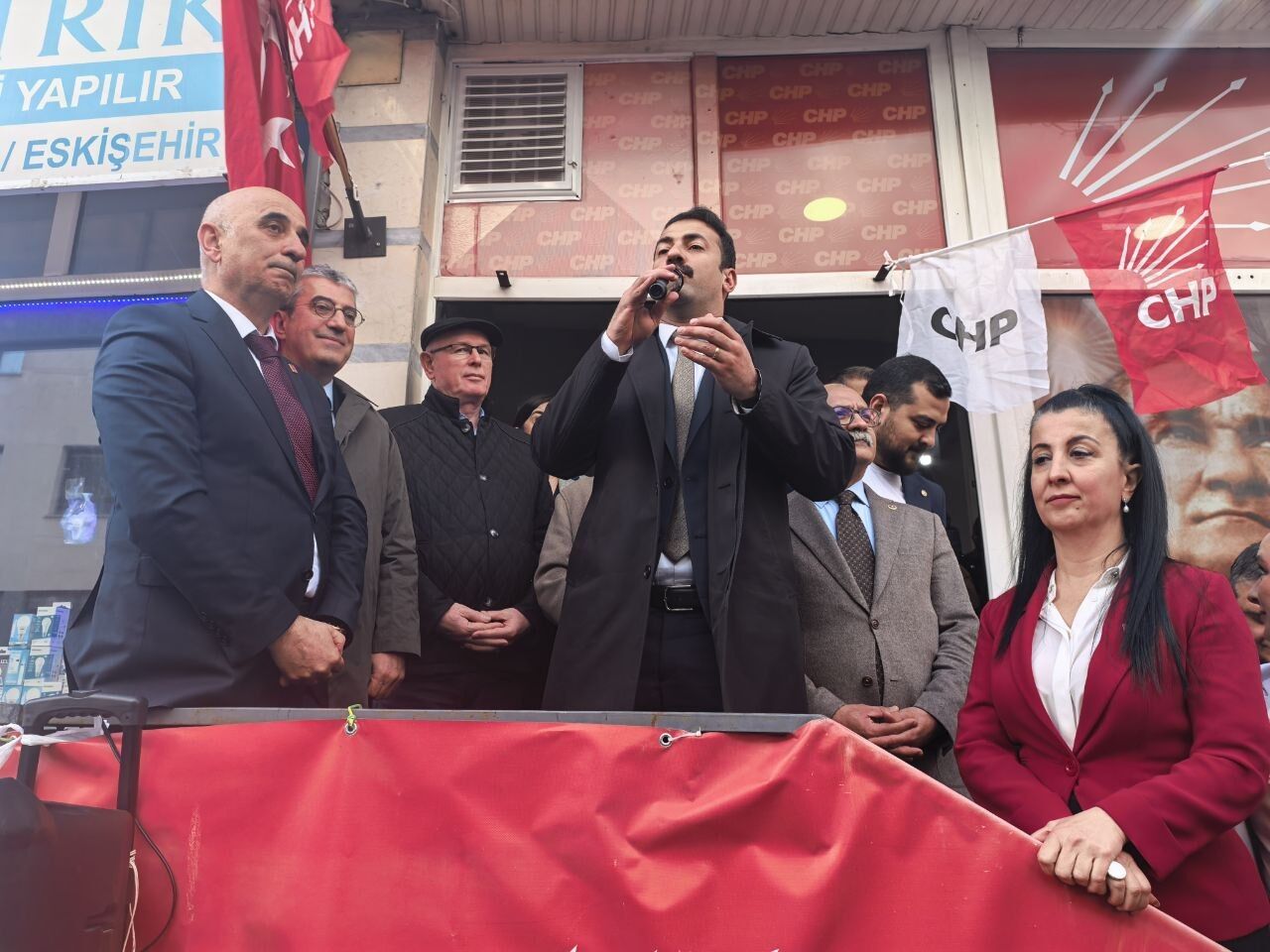 Chp Emek Mahallesi’nde Rozet Töreni Düzenledi (6)