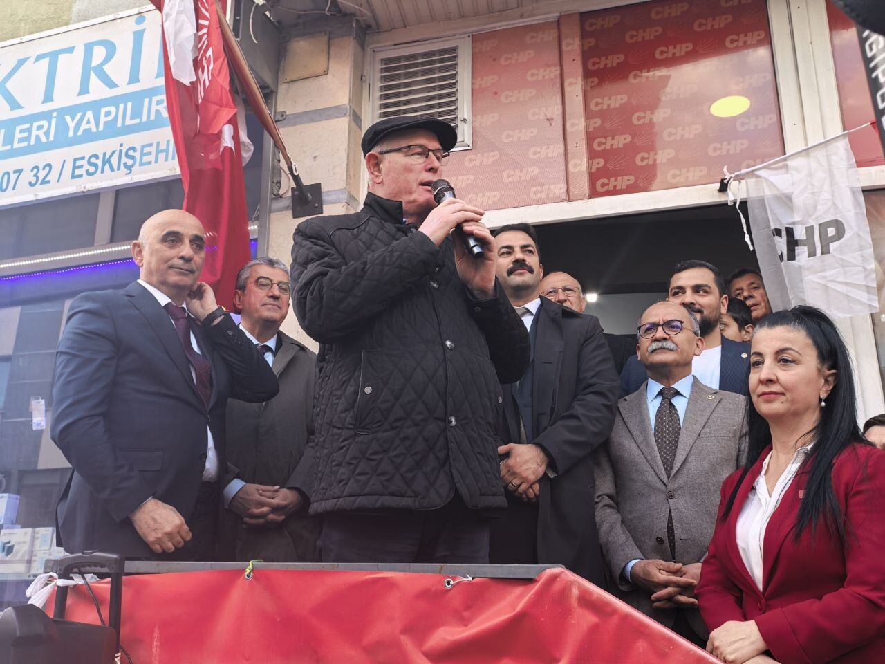 Chp Emek Mahallesi’nde Rozet Töreni Düzenledi (8)