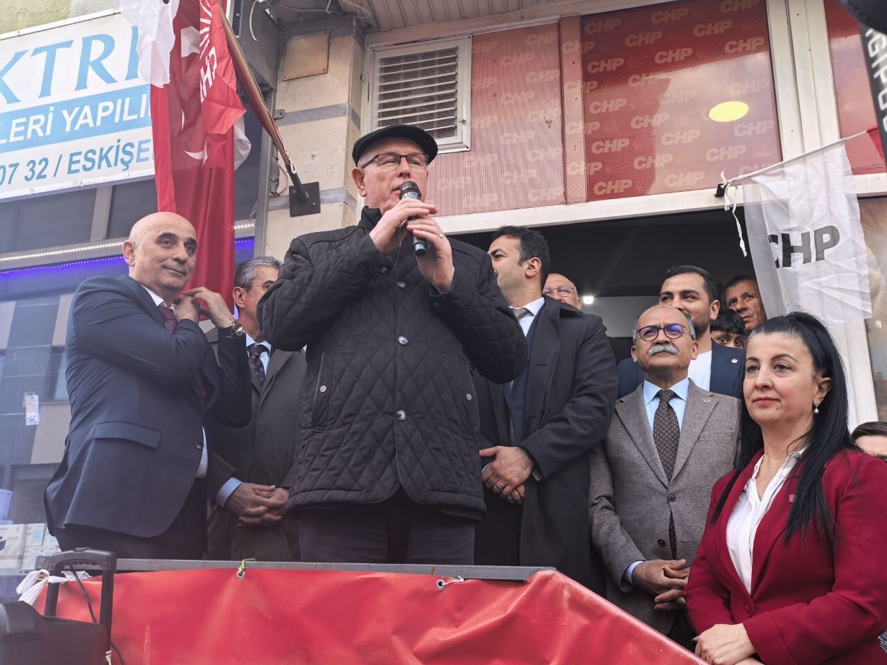 Chp Emek Mahallesi’nde Rozet Töreni Düzenledi (9)