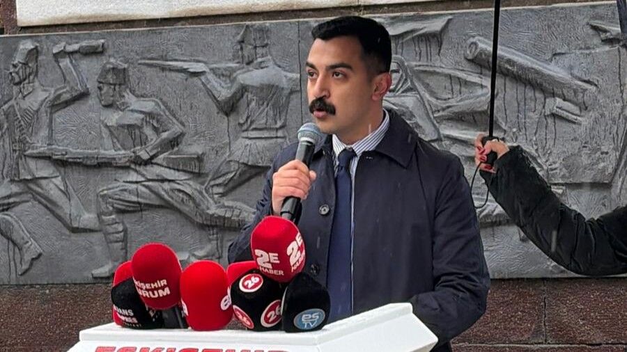 Chp Eskişehir 23 Nisan’da Çelenk Sundu (8)