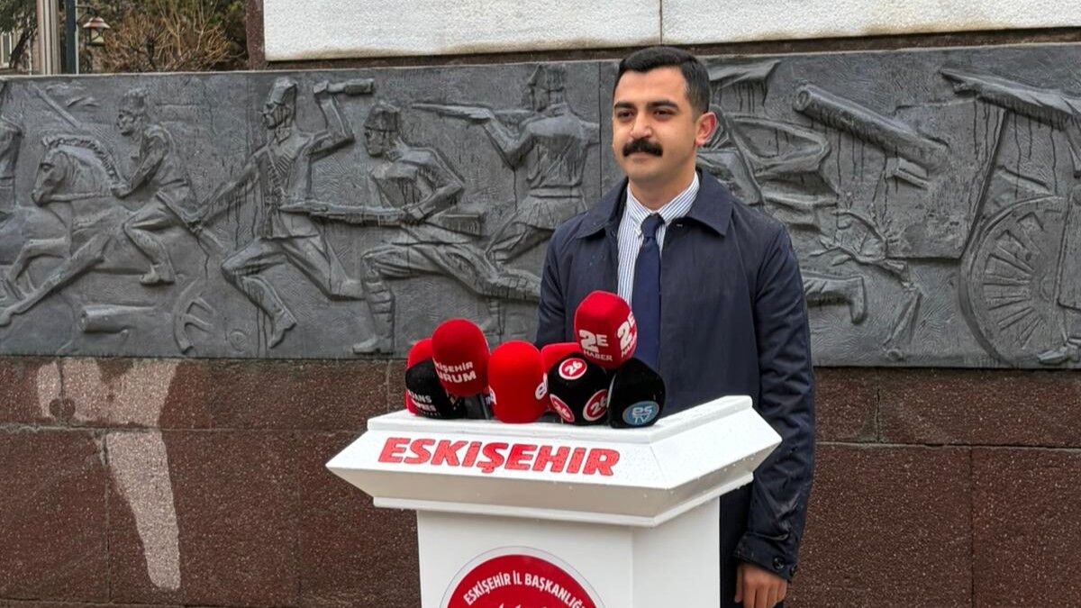 Chp Eskişehir 23 Nisan’da Çelenk Sundu (9)