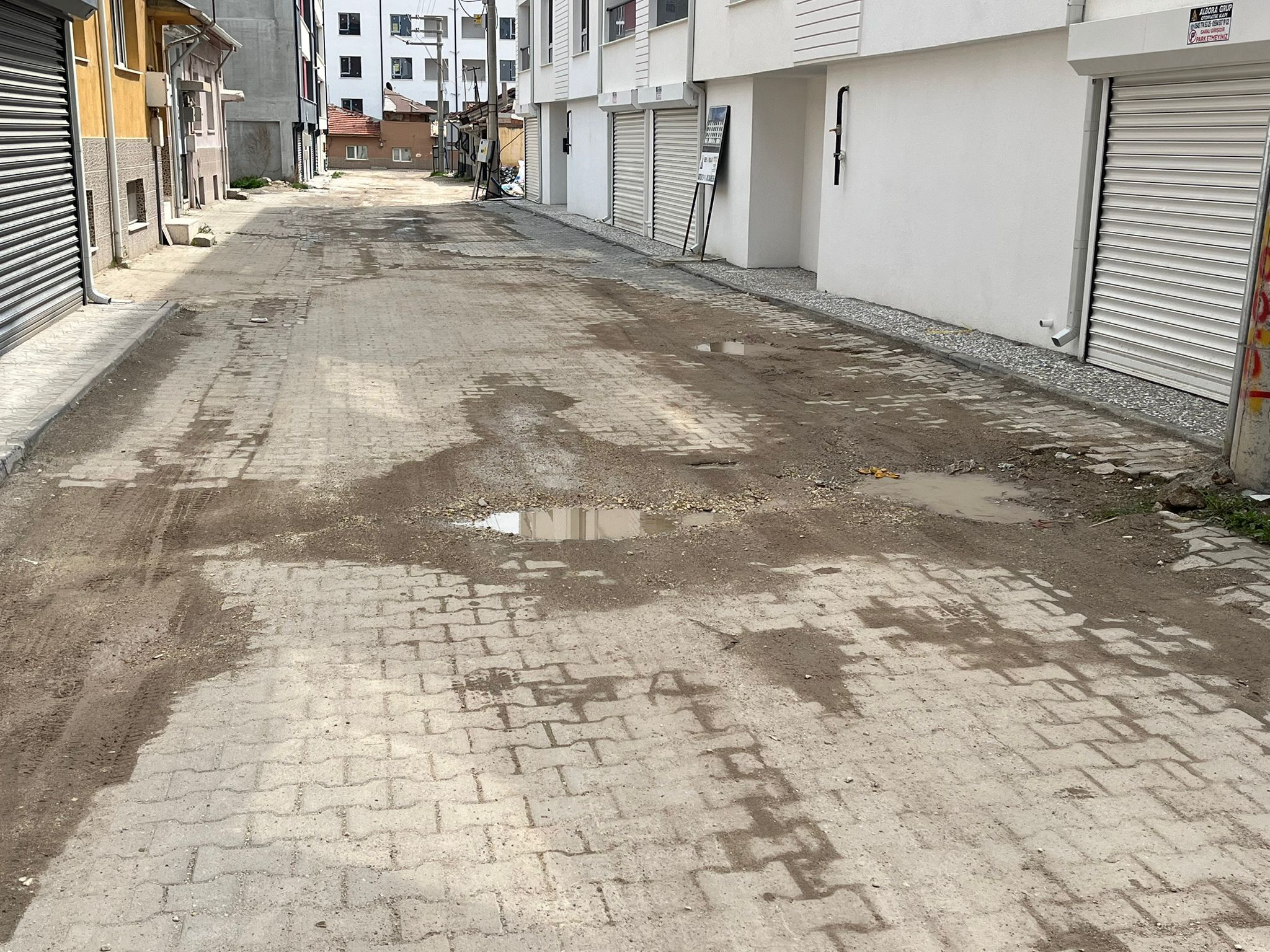 Esentepe’de Bitmeyen Yol Ve Çöp Sorunu Vatandaşı Bıktırdı (2)