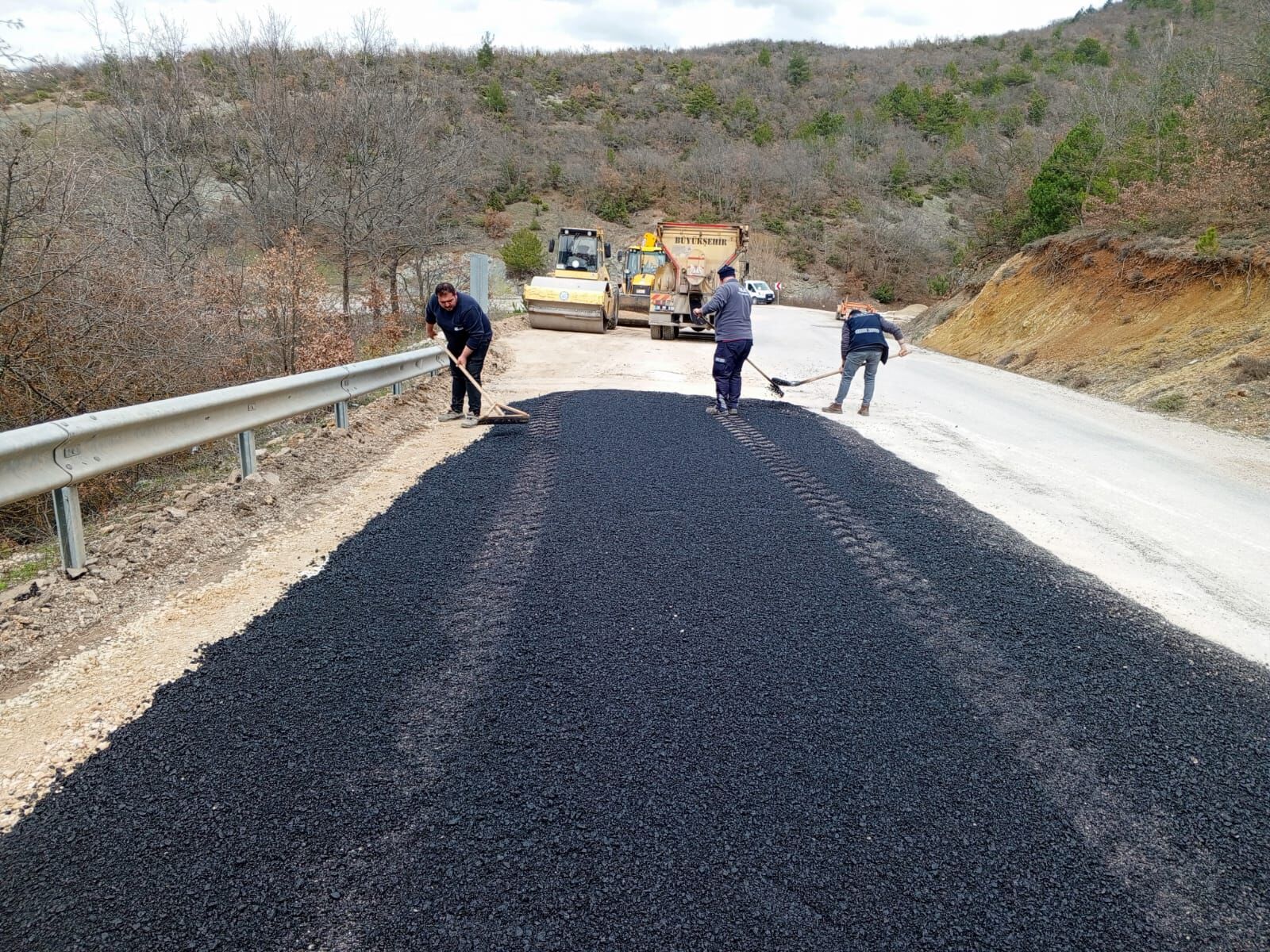 Eskişehir Kırsalında Yol Altyapısı Güçleniyor (2)