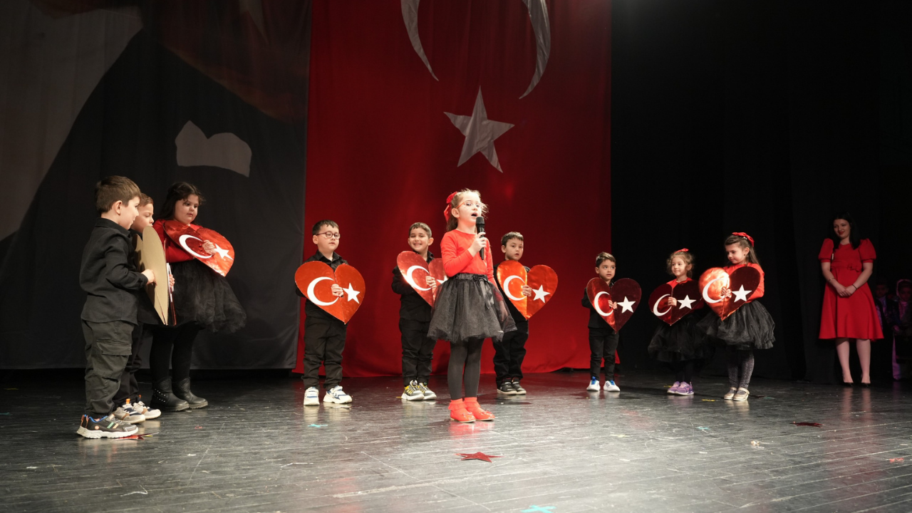 Eskişehir’de 23 Nisan Coşkusu Miniklerle Kutlandı (4)