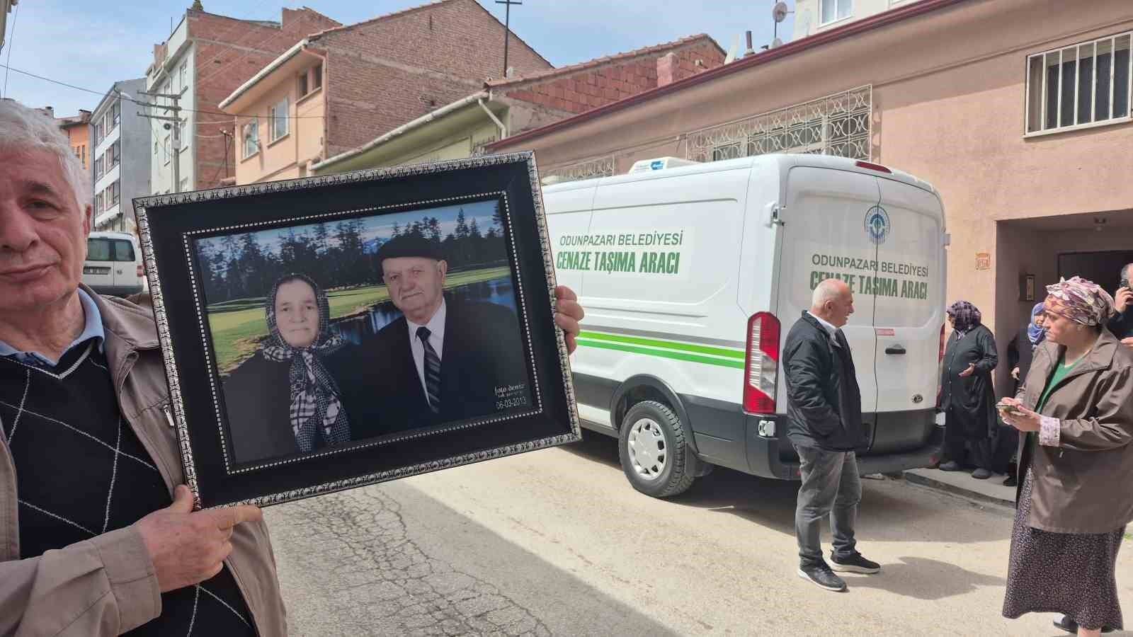 Eskişehir'de 70 Yıllık Aşk Bir Gün Arayla Sona Erdi (1)-1