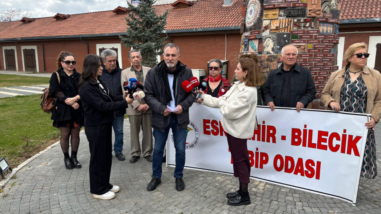 Eskişehir’de Covid 19’Da Kaybedilen Sağlık Çalışanları Anıldı (1)