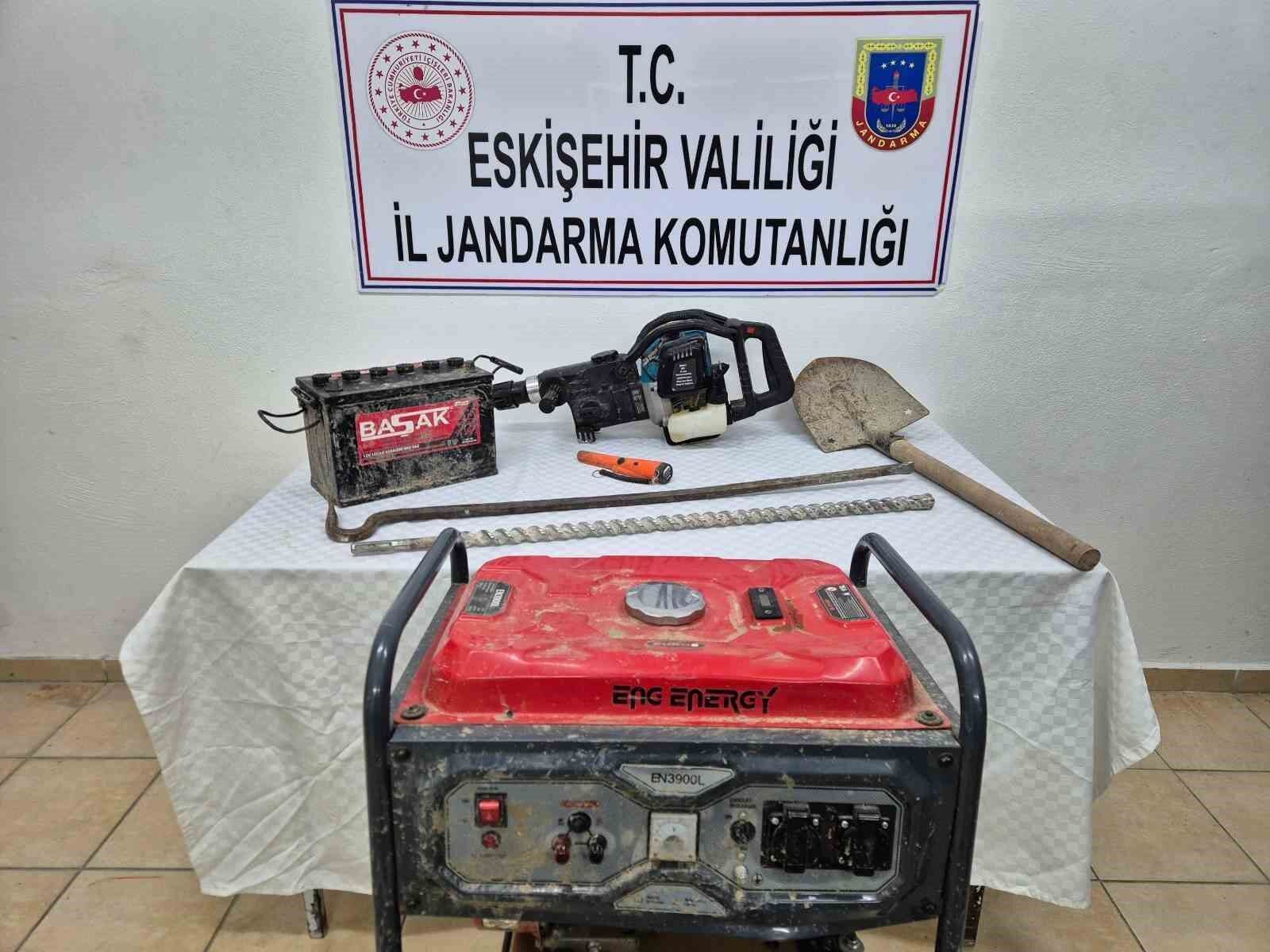 Eskişehir'de Define Avcıları Suçüstü Yakalandı (1)