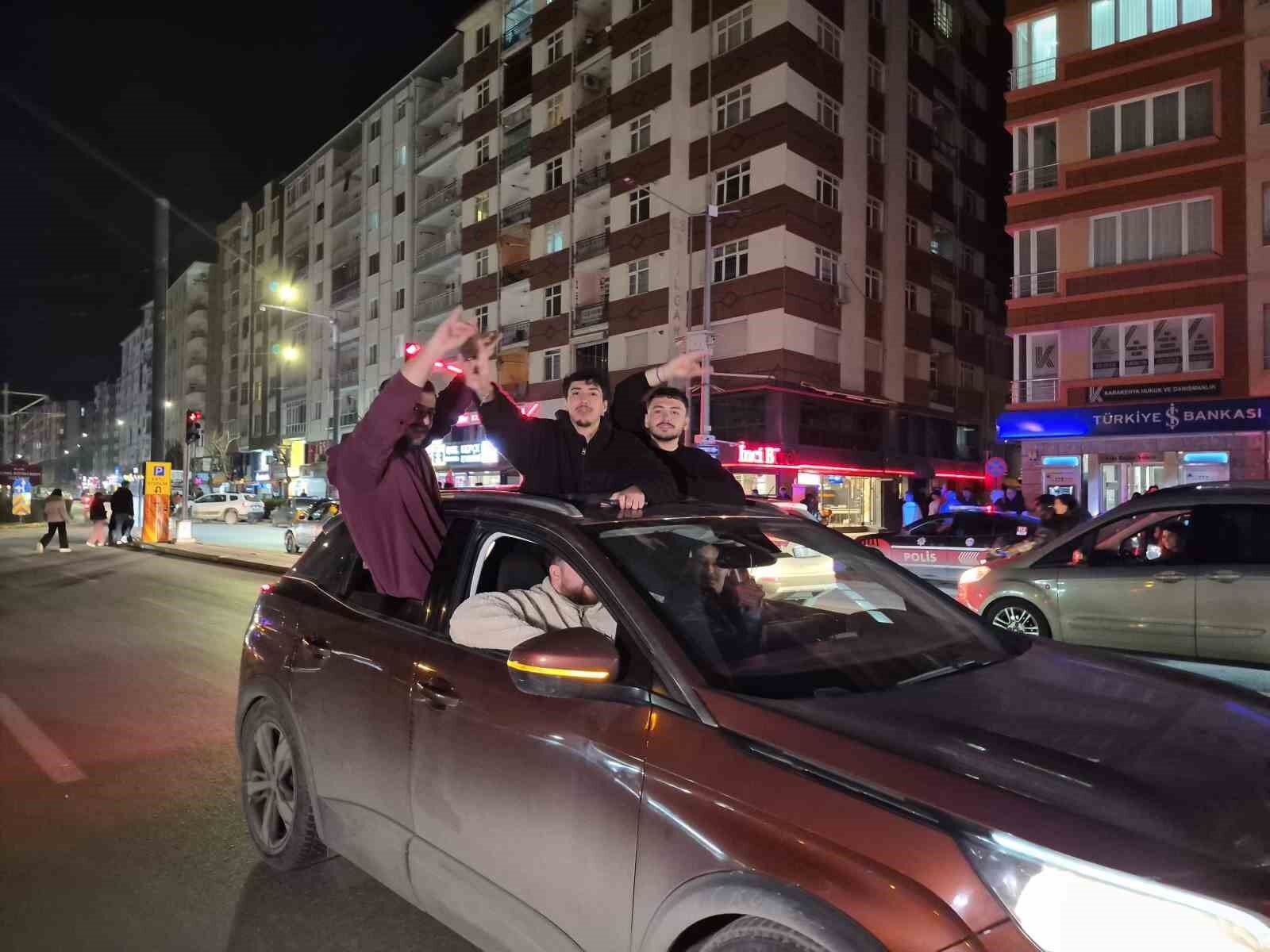 Eskişehir’de Dünya Kupası Coşkusu Sokaklara Taştı (1)