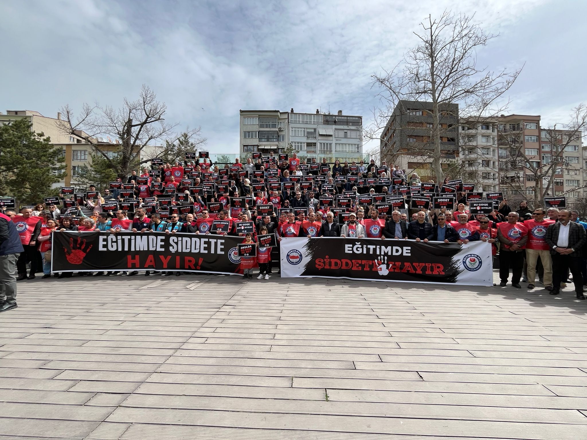 Eskişehir'de Eğitim Bir Sen'li Öğretmenler O Sebeple İş Bıraktı (1)