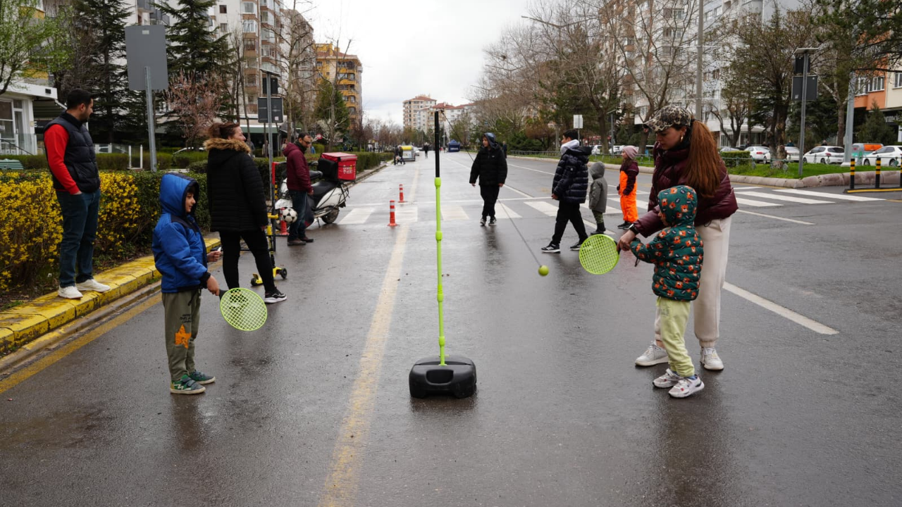 Eskişehir'de Gelenekselleşen Arabasız Pazardevam Ediyor (2)