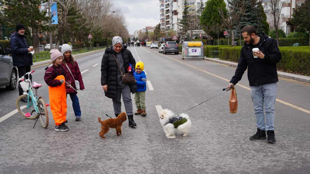 Eskişehir'de Gelenekselleşen Arabasız Pazardevam Ediyor (3)
