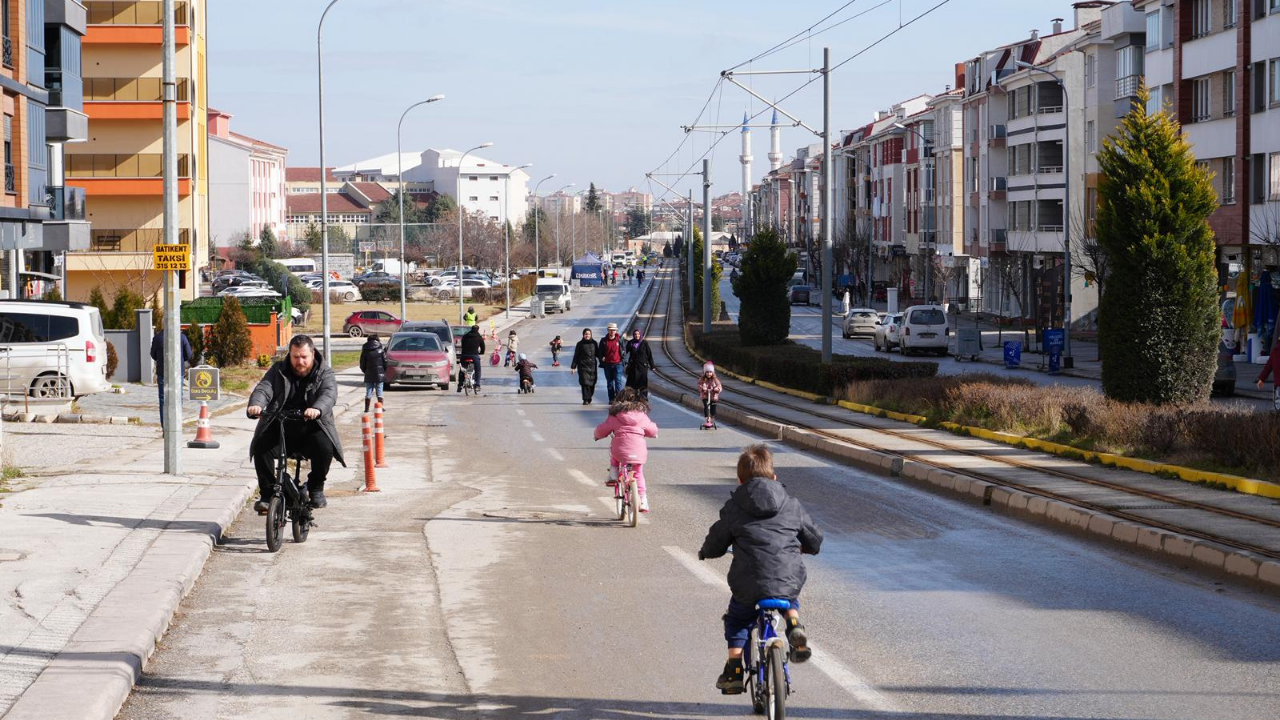 Eskişehir'de Gelenekselleşen Arabasız Pazardevam Ediyor (4)
