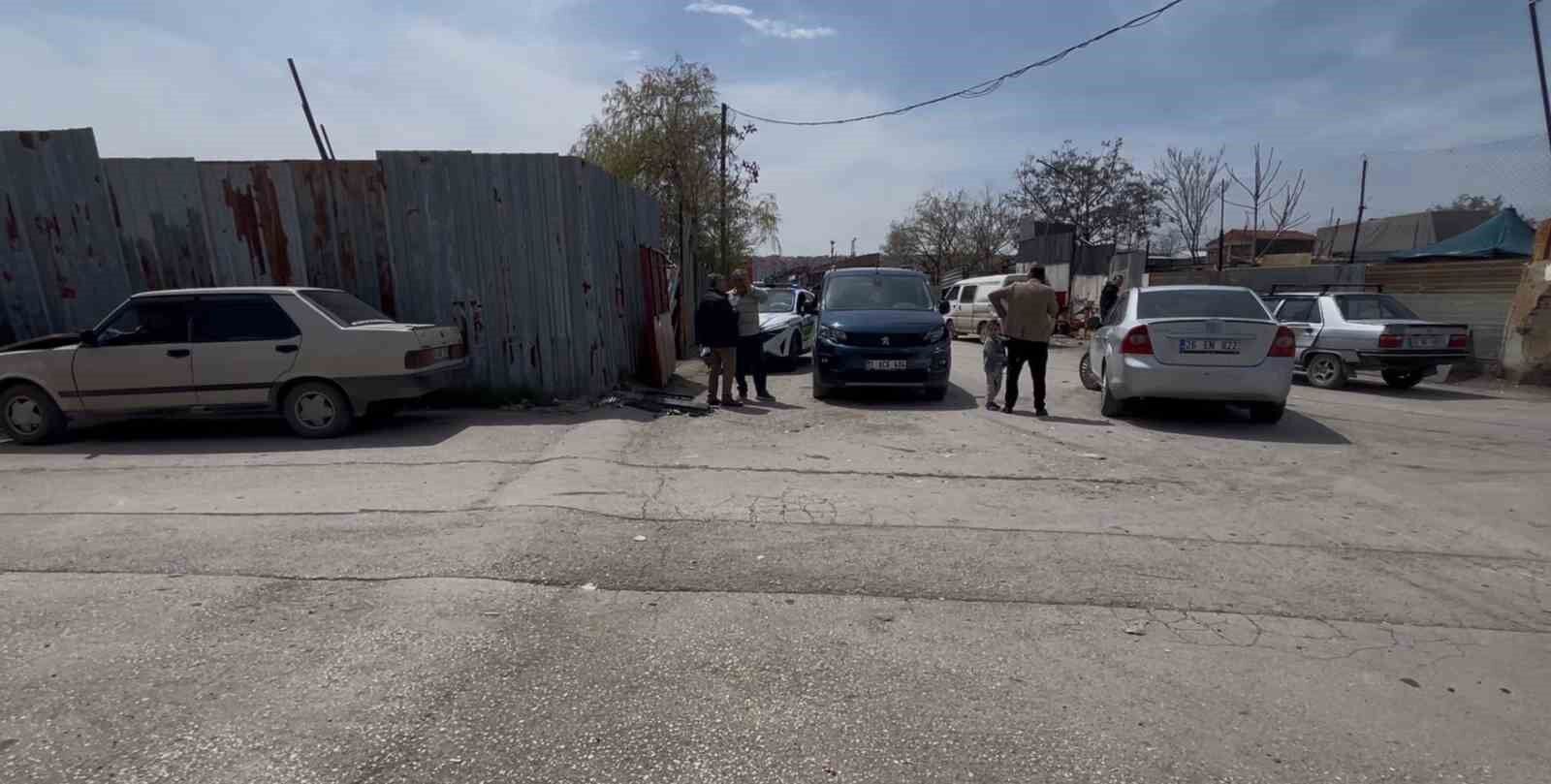 Eskişehir’de Korkutan Kaza İki Araç Çarpıştı (2)