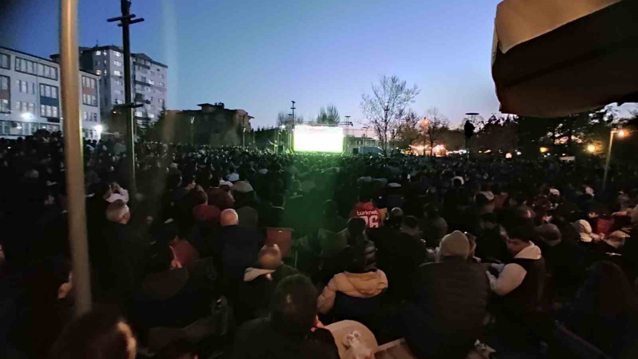 Eskişehir’de Minik Taraftar Maça Damga Vurdu (1)