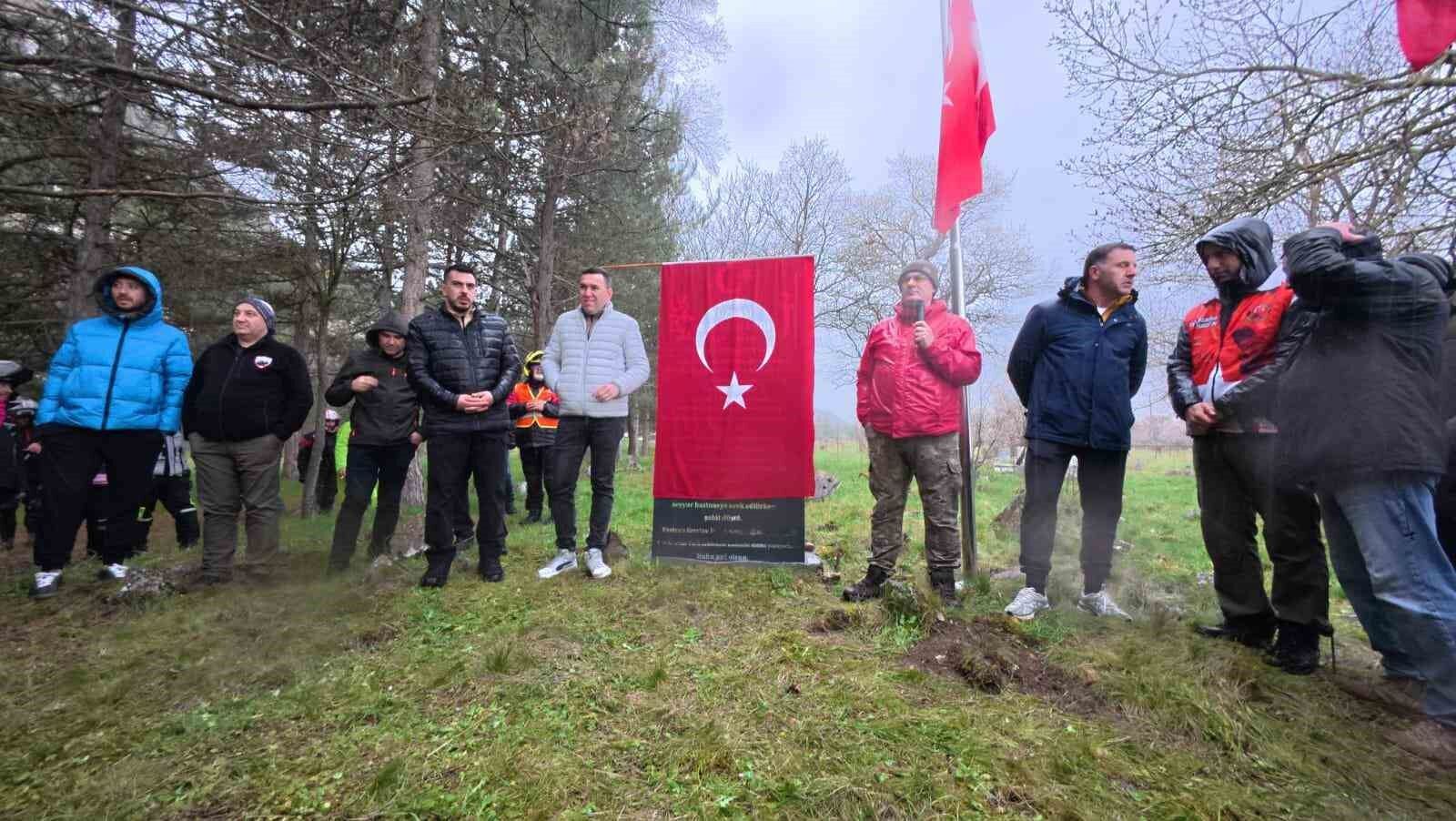 Eskişehir'de Motosikletliler Şehit Yüzbaşının Kayıp Mezarını Buldu (2)