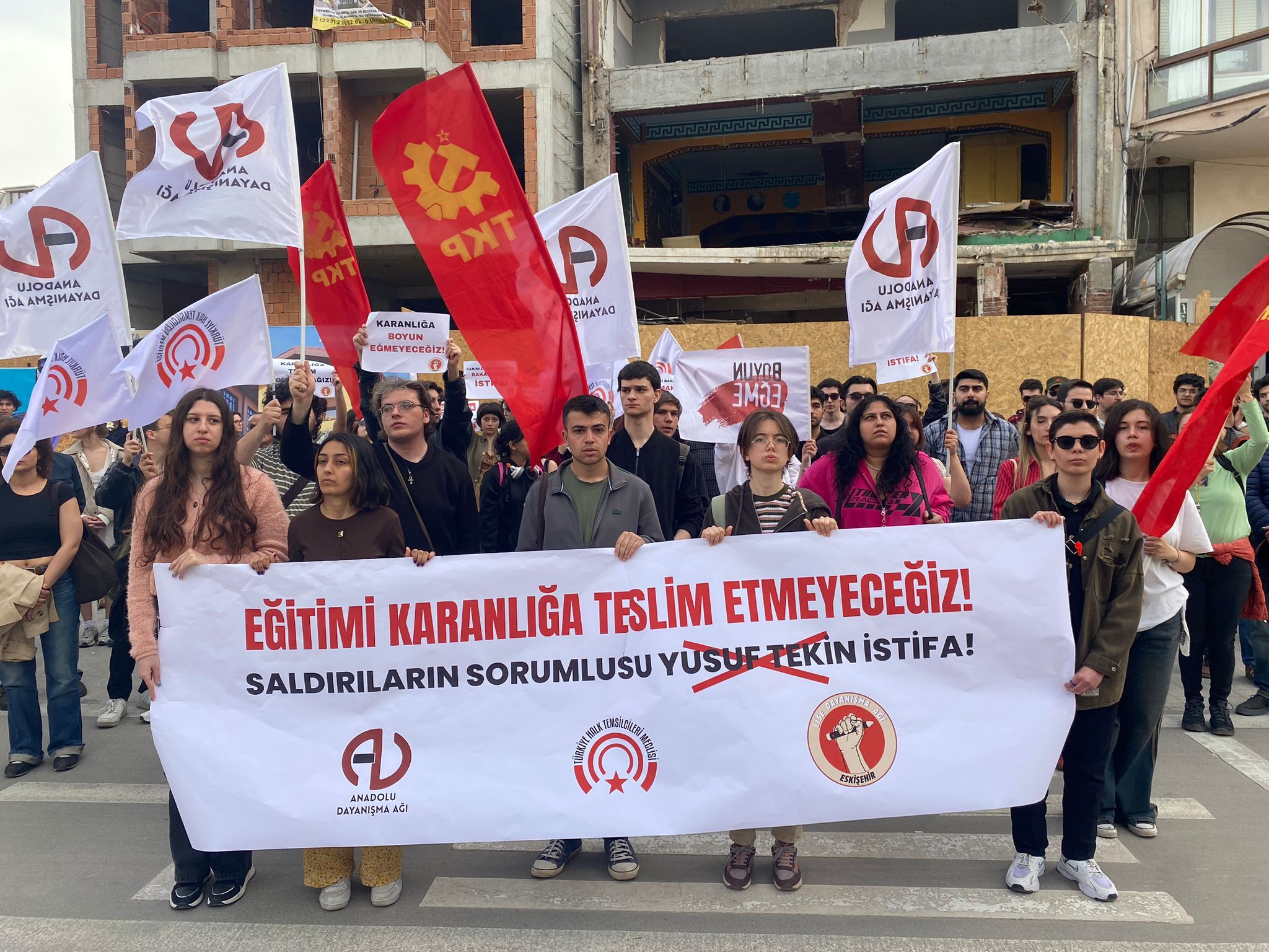 Eskişehir’de Öğrenciler Okul Saldırılarına Karşı Yürüdü (1)