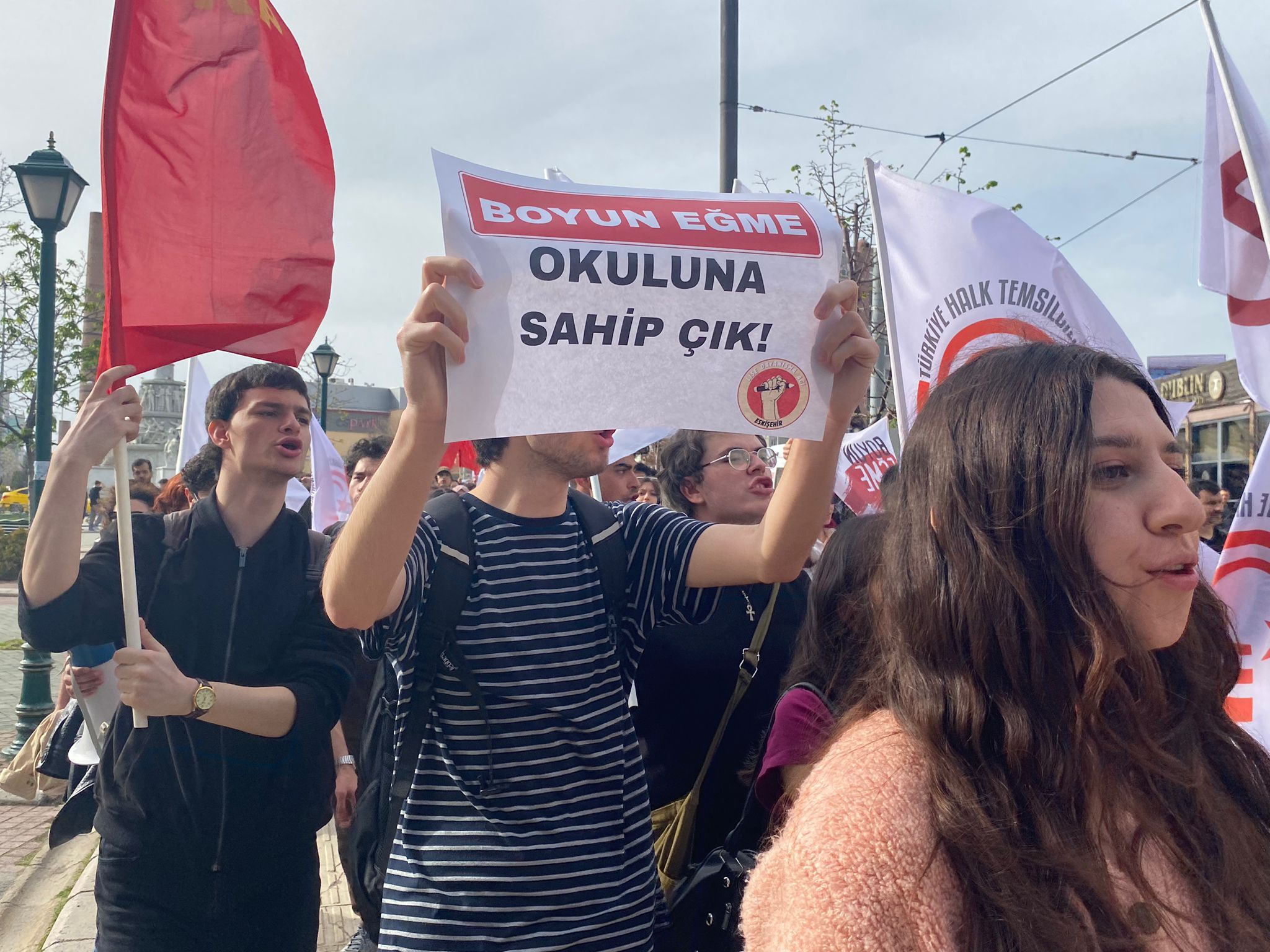 Eskişehir’de Öğrenciler Okul Saldırılarına Karşı Yürüdü (2)