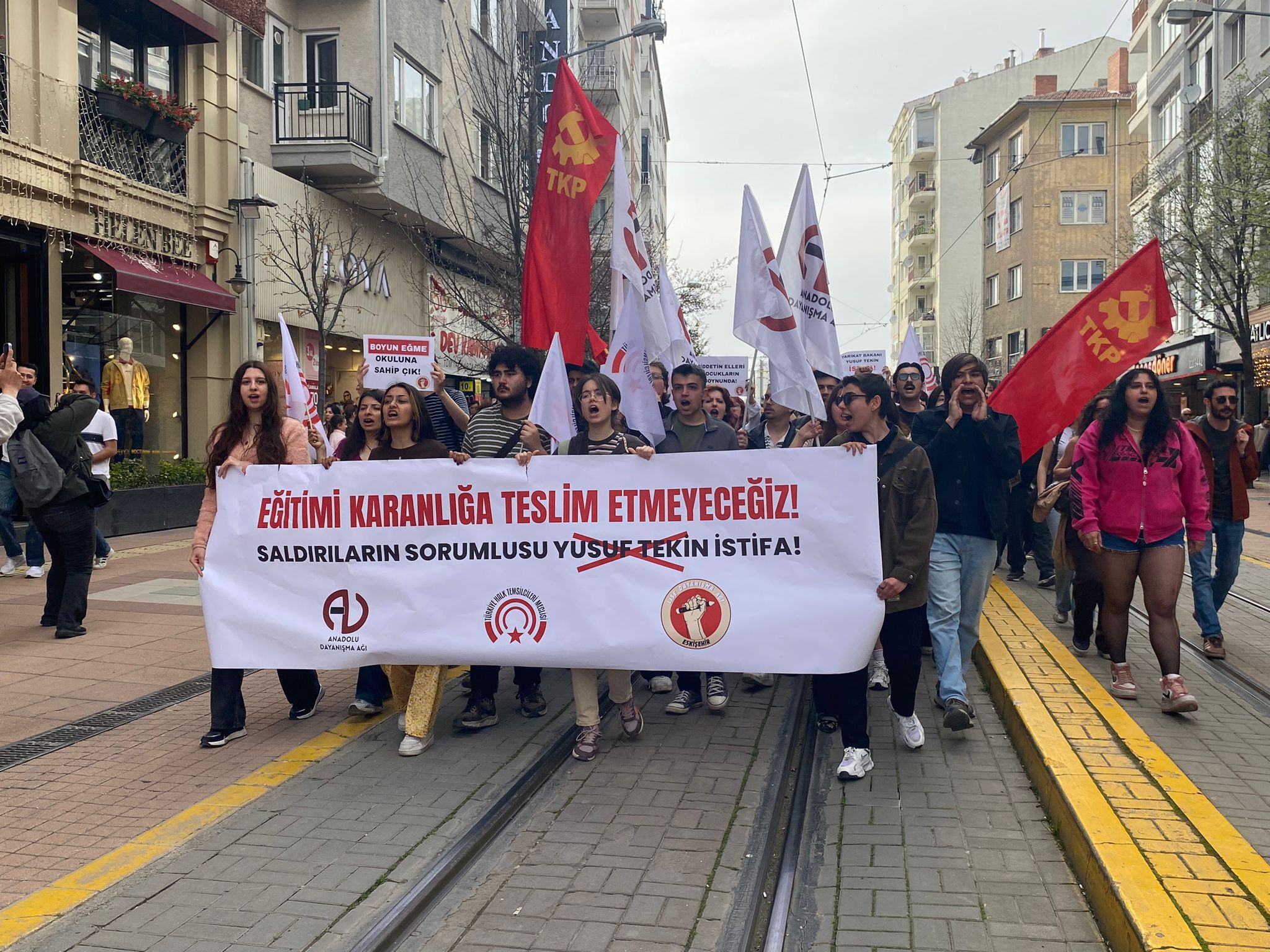 Eskişehir’de Öğrenciler Okul Saldırılarına Karşı Yürüdü (3)