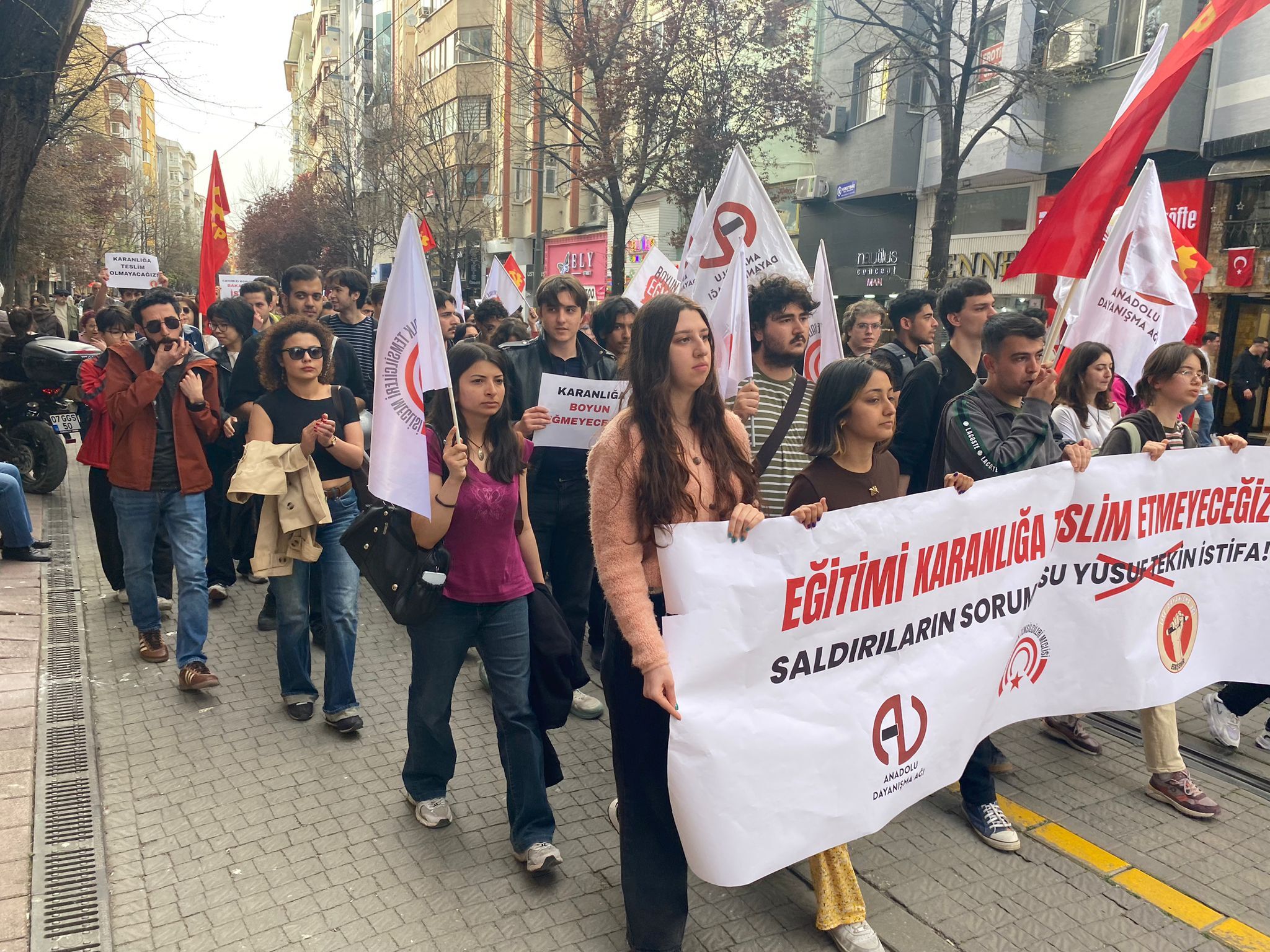 Eskişehir’de Öğrenciler Okul Saldırılarına Karşı Yürüdü (5)