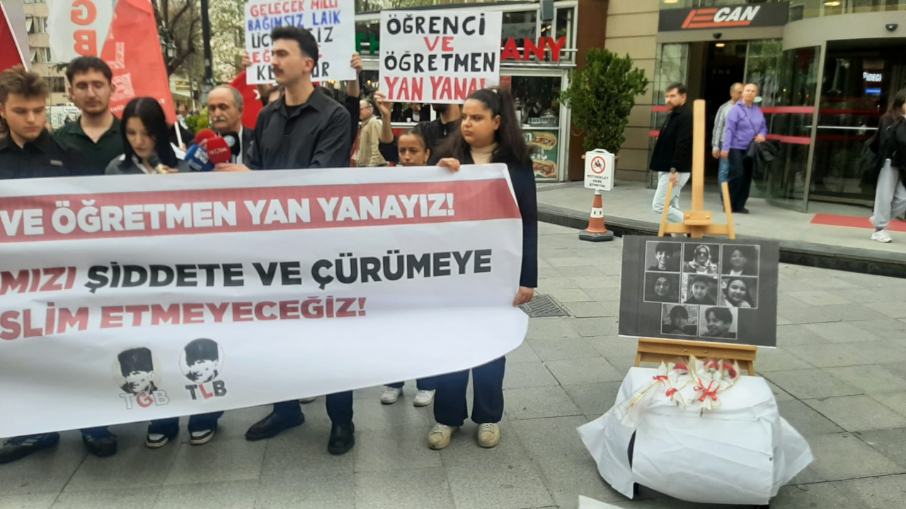 Eskişehir’de Öğrencilerden Okul Şiddetine Tepki (2)