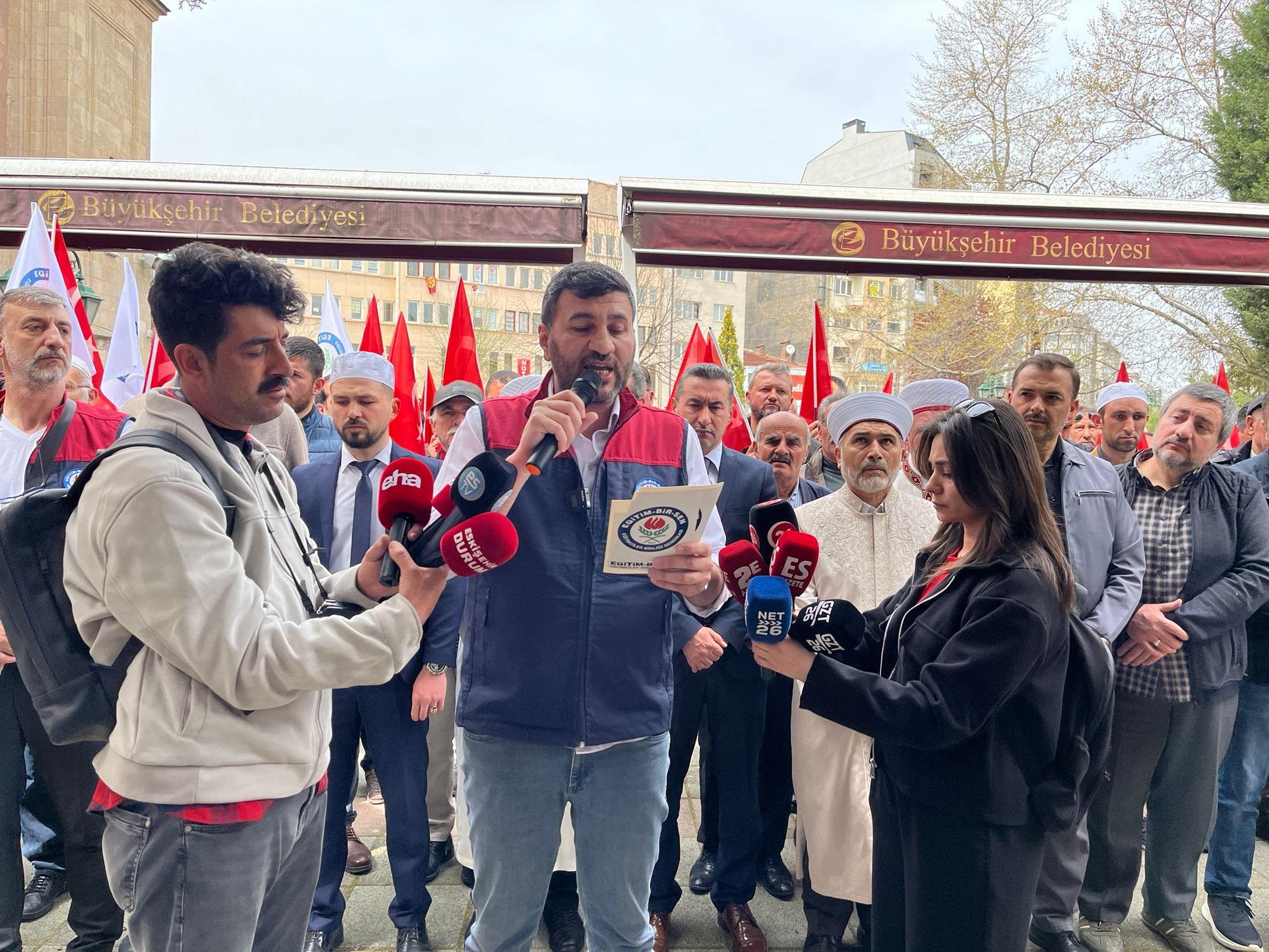 Eskişehir’de Okul Saldırılarında Hayatını Kaybedenlere Gıyabi Cenaze (5)