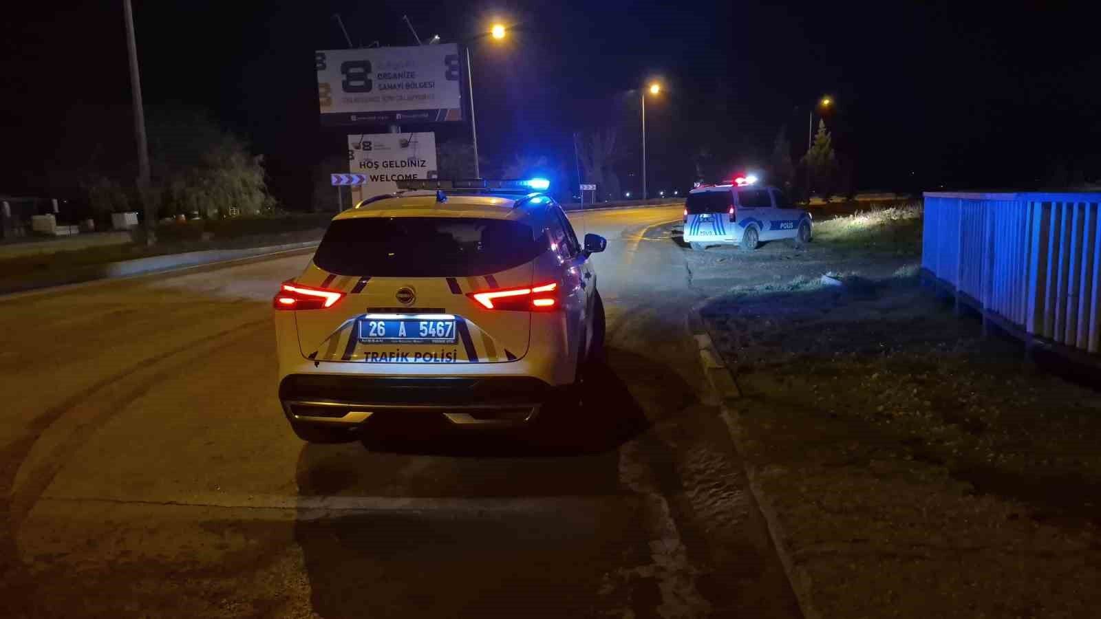 Eskişehir’de Otomobil Sulama Kanalına Uçtu 2 Yaralı (2)